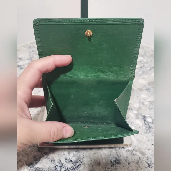 Louis Vuitton Epi Trifold Leather Wallet - Picture 4 of 12